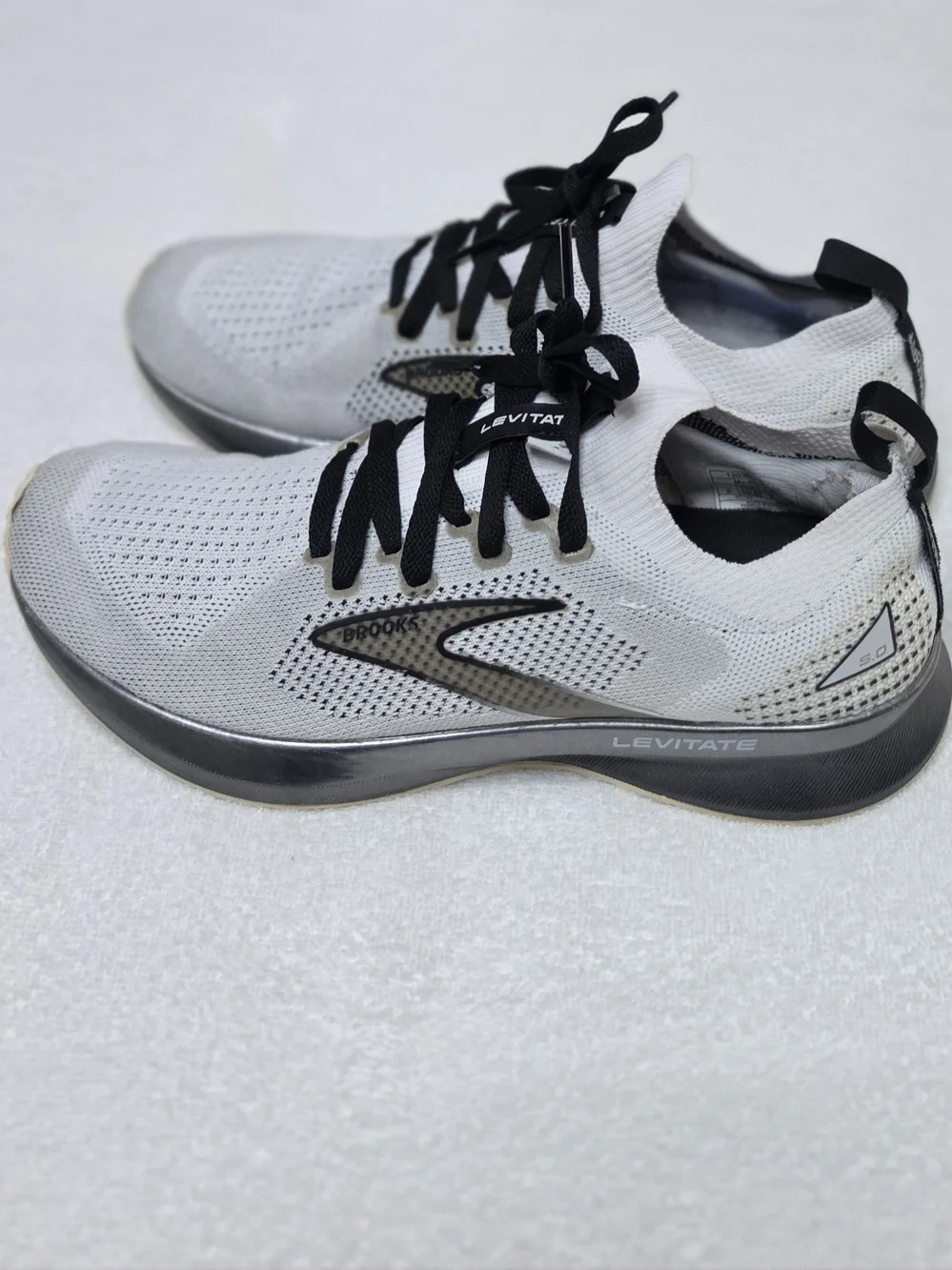 Women's Brooks running shoes, gray and black, size 9